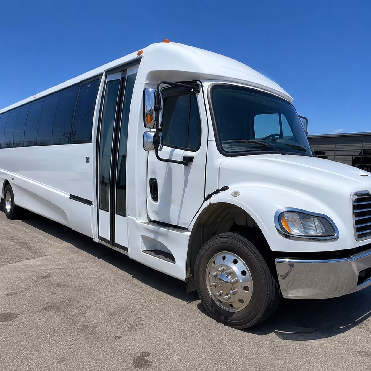 corporate airport transfer buses to and from mobile regional airport