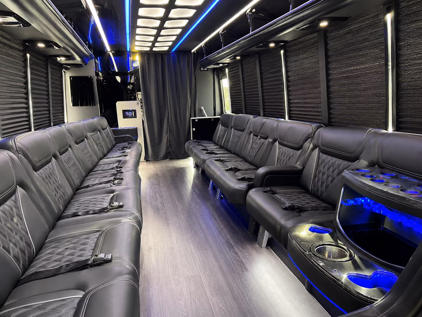 party buses and charter buses for mobile mardi gras parade viewing and sporting kickoffs